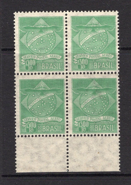 BRAZIL - 1927 - PRIVATE AIRMAIL COMPANIES - VARIG: 1300rs green without the 'Syndicato Condor' inscription at top and with variety red 'VARIG' OPT OMITTED. A fine unmounted mint bottom marginal block of four. A very scarce stamp in a multiple. (Sanabria #V3)  (BRA/38587)